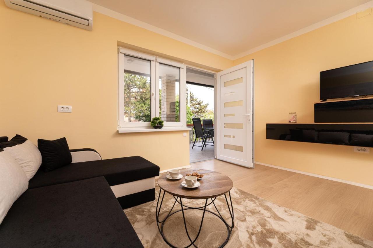 Apartments Vugrin Сило Экстерьер фото